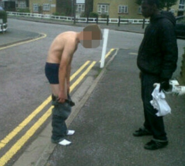 暴力硝煙彌漫“日不落帝國(guó)” 尚未殃及在英華商