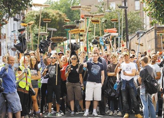 暴力硝煙彌漫“日不落帝國(guó)” 尚未殃及在英華商