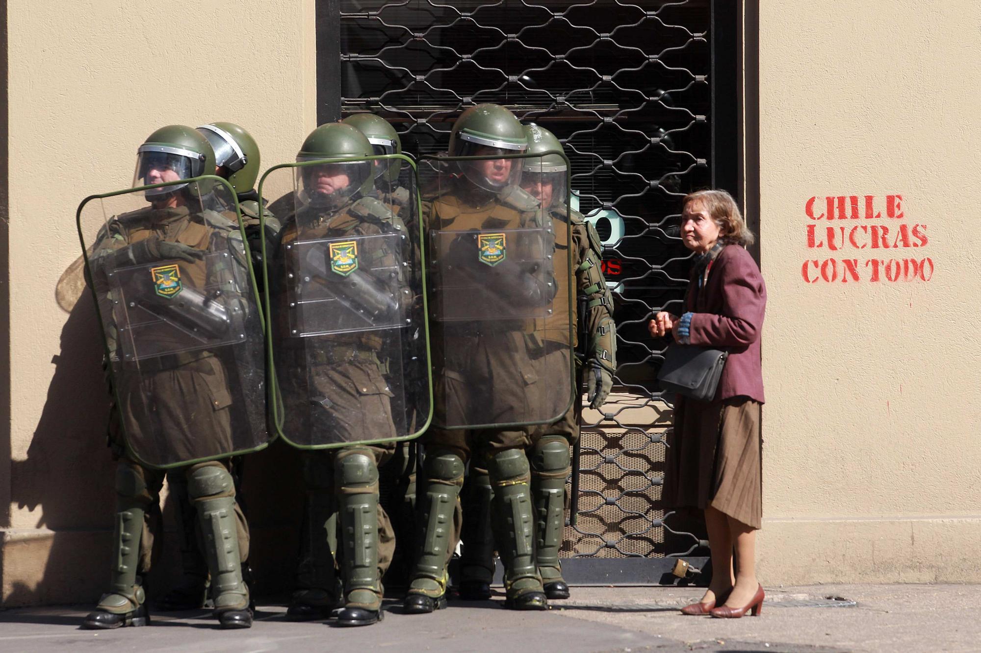 暴力硝煙彌漫“日不落帝國(guó)” 尚未殃及在英華商