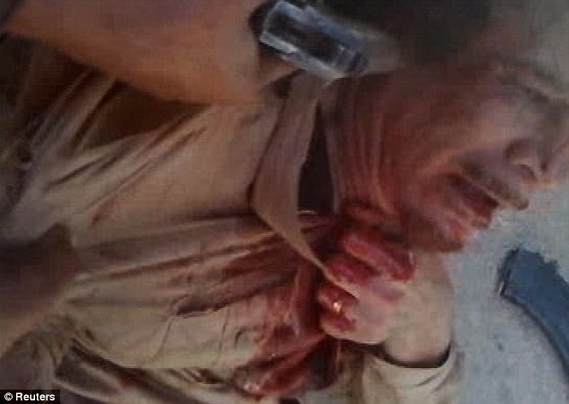 卡扎菲遺體被放肉鋪冷藏室 利比亞或8個月內(nèi)舉行大選