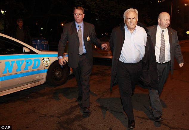 卡恩性侵案疑點重重 美記者認(rèn)為背后有人指使