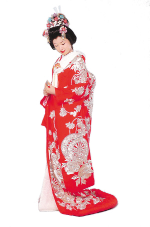 日本婚紗照價格昂貴 “制式新娘”長相同