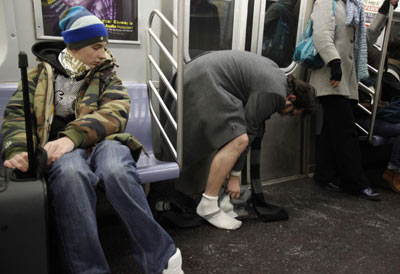 紐約地鐵上演大規(guī)模“脫褲秀” 號(hào)稱制造歡樂(lè)