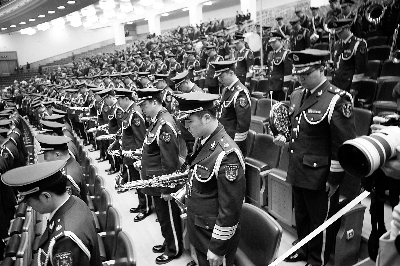 外媒：兩會(huì)開幕默哀回?fù)艨忠u順民意