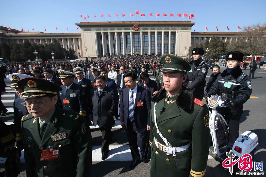 盤點守衛(wèi)兩會的“帥哥型男”