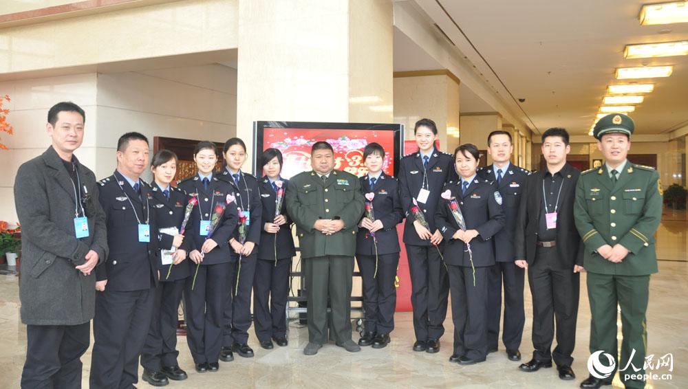 兩會花絮：“毛委員”受歡迎