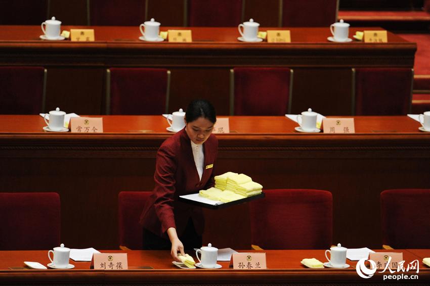 嘆為觀止的兩會直線