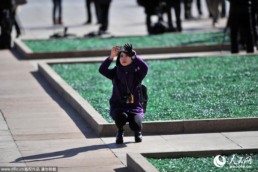 2014兩會花絮:兩會會場上的美女記者