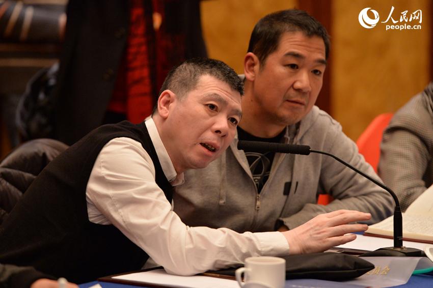 政協(xié)小組會議上的委員表情