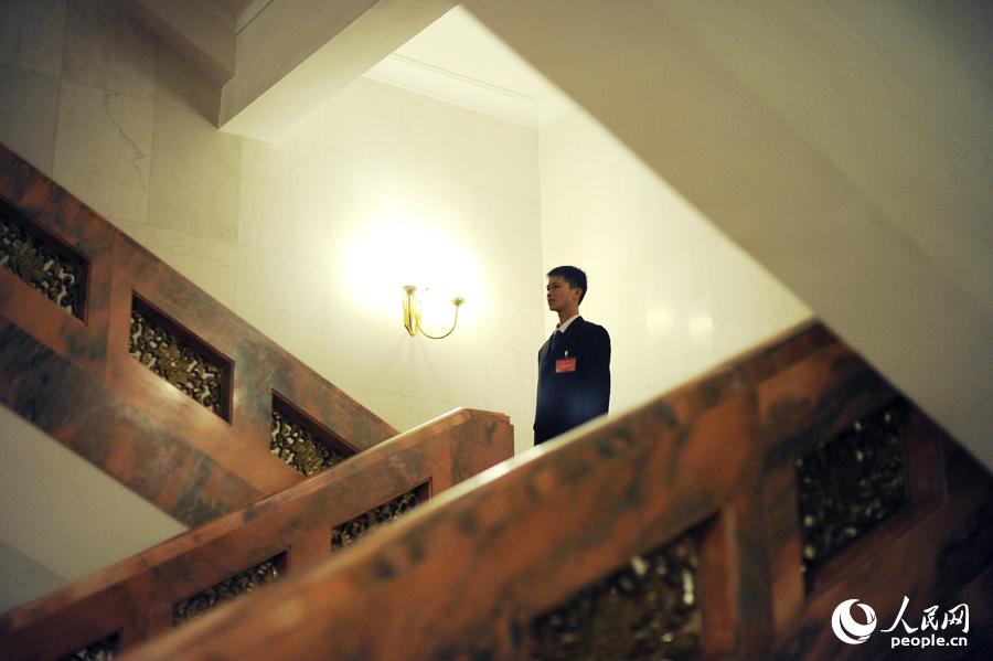 探秘兩會安保“黑衣人”