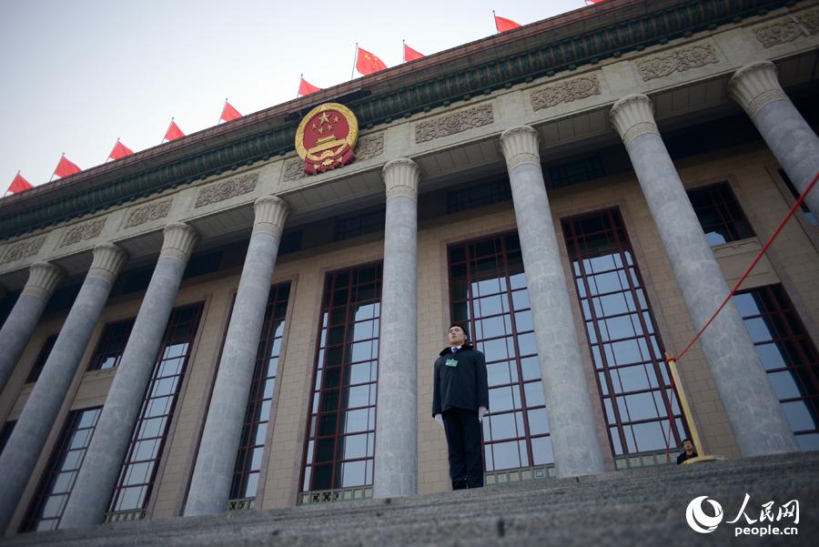 探秘兩會安保“黑衣人”