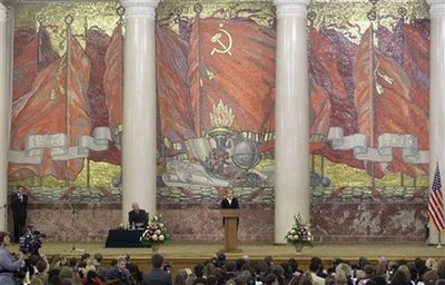 希拉里批評俄美政府冷戰(zhàn)陰魂不散 博得俄大學(xué)生好感