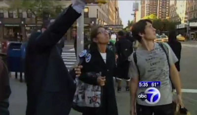 聚會氣球被風刮走引發(fā)UFO恐慌 紐約數(shù)千人駐足觀看