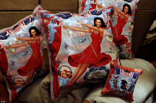美第一夫人訪印赤腳跳房子 “米歇爾抱枕”銷(xiāo)售火爆