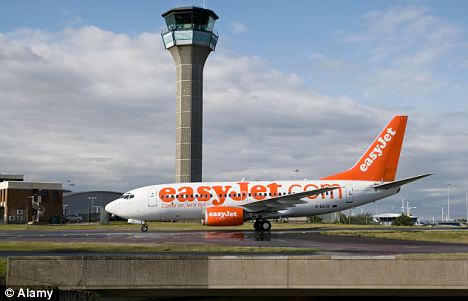 加油過量致超重 英國易捷航空將數(shù)十乘客趕下飛機(jī)