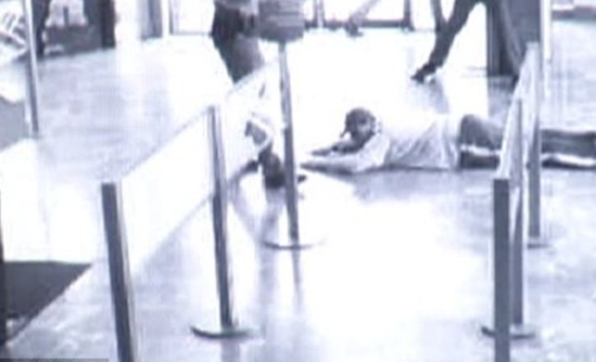 美國(guó)男子4年前遭莫名痛扁留后遺癥 銀行被判賠償數(shù)百萬(wàn)