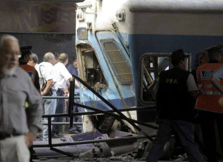 阿根廷城鐵發(fā)生嚴(yán)重脫軌事故 至少50人死600多人傷