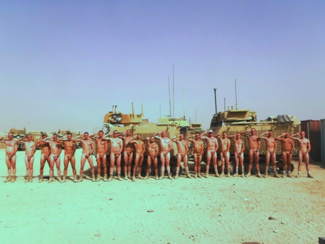 社交網站團體力挺哈里王子 上萬成員全體“裸拍”