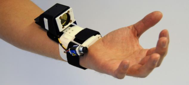 英發(fā)明腕戴式無線傳感裝置 輕動(dòng)手腕即能聽電話、輸密碼
