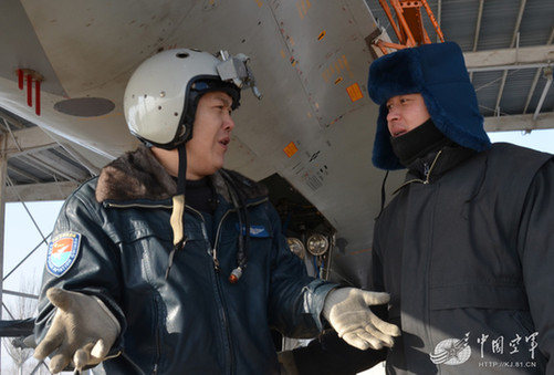 蘭空重型殲11掛俄制近距中距格斗導(dǎo)彈緊急出動(dòng)