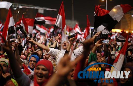 穆爾西支持者被軍隊包圍 為護(hù)主甘當(dāng)烈士