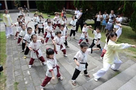 方太青竹簡(jiǎn)國(guó)學(xué)計(jì)劃走進(jìn)長(zhǎng)沙 國(guó)學(xué)親子課堂受歡迎