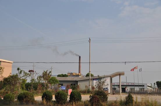 江西進賢縣工業(yè)園區(qū)廢氣排放 居民每日捂鼻出行