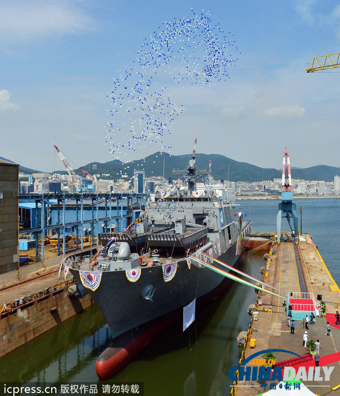 韓國(guó)新一代登陸艦“天王峰”下水 2015年實(shí)戰(zhàn)部署(組圖)