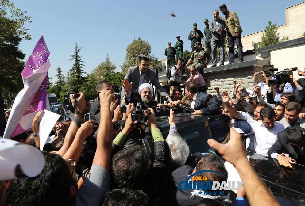 魯哈尼與奧巴馬歷史性通話后回國 遭熱捧和扔鞋“兩重天”(圖)