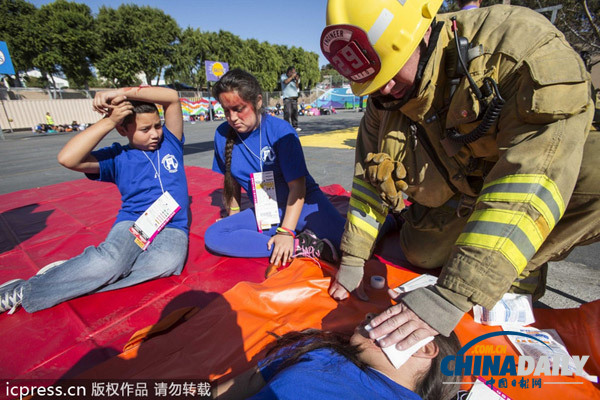 圖:全球1800萬(wàn)民眾參加世界最大年度地震演習(xí)