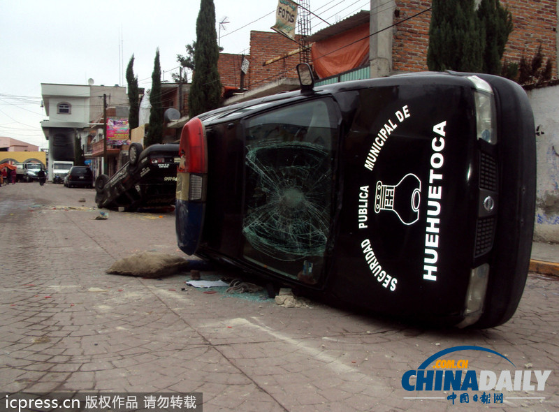 圖:墨西哥警察射殺青少年引發(fā)騷亂 市政廳遭縱火