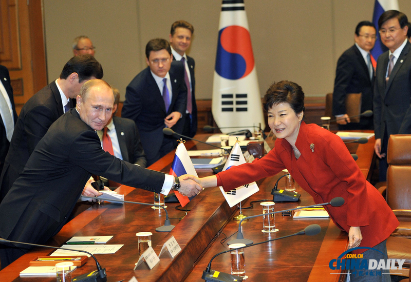 普京訪韓與樸槿惠干杯 兩位單身總統(tǒng)“擦出火花”(組圖)