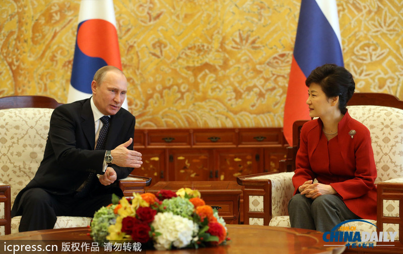 普京訪韓與樸槿惠干杯 兩位單身總統(tǒng)“擦出火花”(組圖)