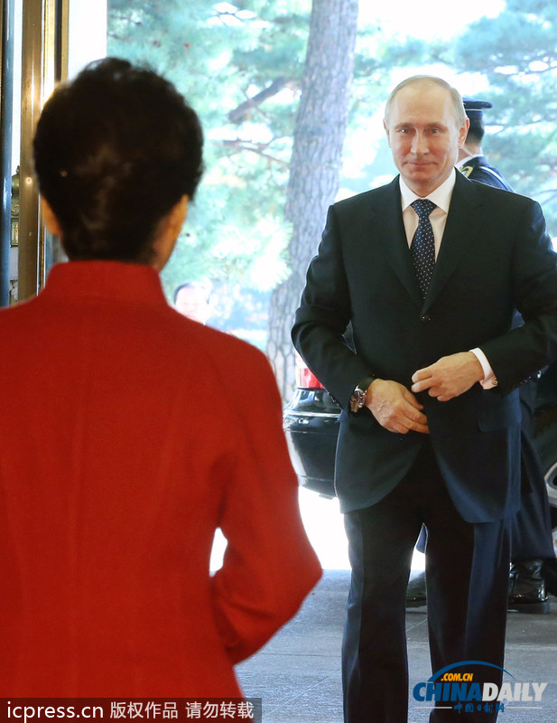 普京訪韓與樸槿惠干杯 兩位單身總統(tǒng)“擦出火花”(組圖)