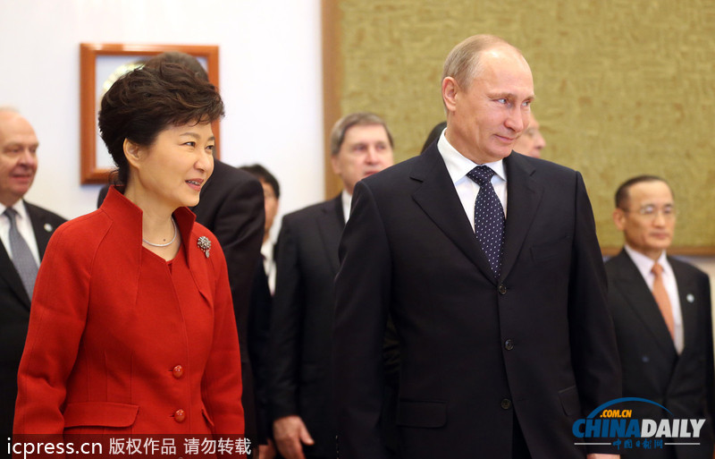 普京訪韓與樸槿惠干杯 兩位單身總統(tǒng)“擦出火花”(組圖)