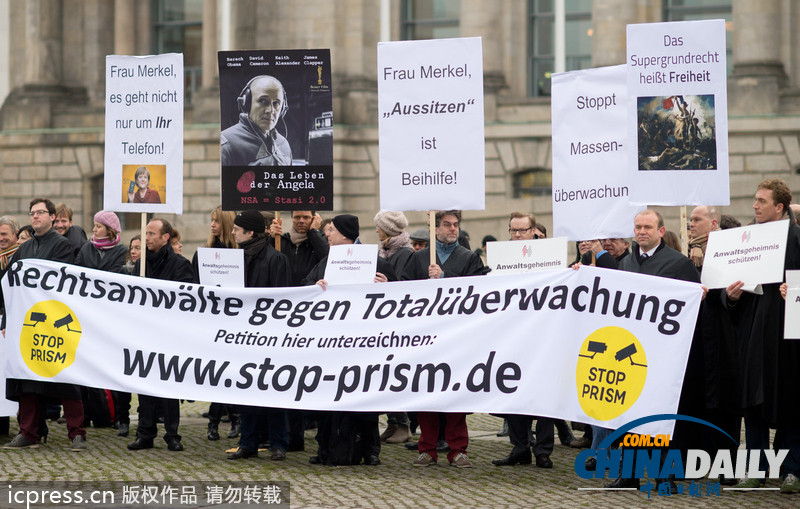 德國(guó)議會(huì)討論監(jiān)聽(tīng)事件 民眾示威聲援斯諾登