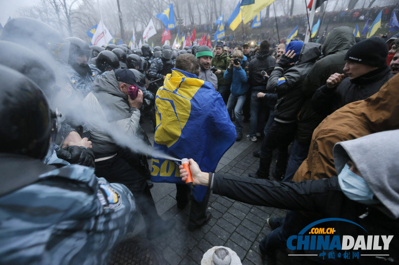 烏克蘭暫停加入歐盟進程引發(fā)大規(guī)??棺h