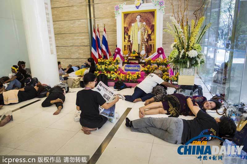 泰國示威者占領(lǐng)政府要害部門 要求總理英拉下臺