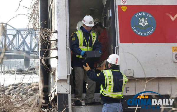 紐約脫軌客運列車司機(jī)被指事故前一刻打盹 全美嘩然