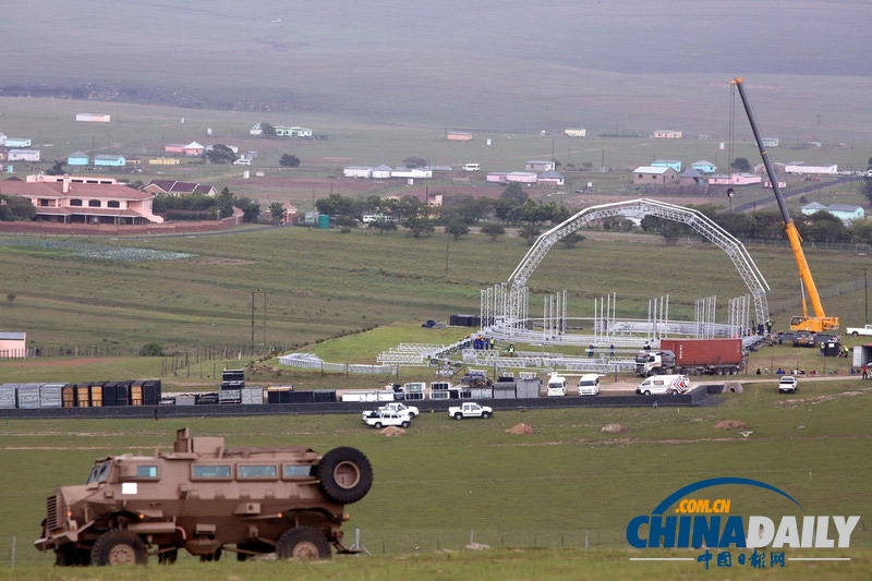 曼德拉出生地庫(kù)奴搭建活動(dòng)看臺(tái)籌備葬禮