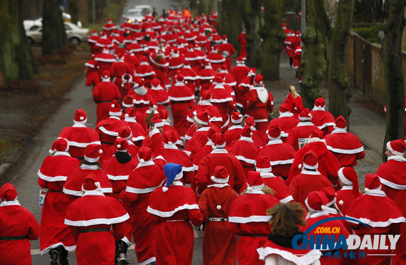 圣誕節(jié)將至 可愛“圣誕老人”無(wú)處不在
