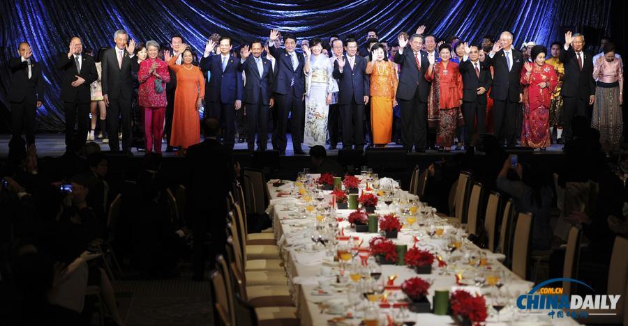 安倍砸2萬(wàn)億日元拉東盟首腦 邀短裙辣妹熱舞助興