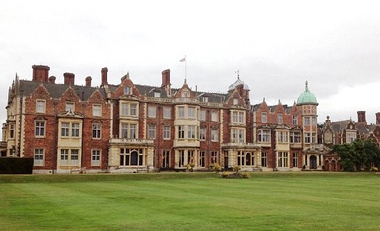 英女王莊園住房捉襟見肘？王室成員將住傭人房過圣誕