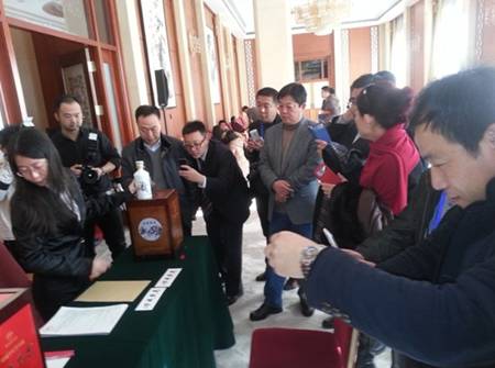 茅臺白金文化藝術(shù)酒亮相人民大會堂金色大廳