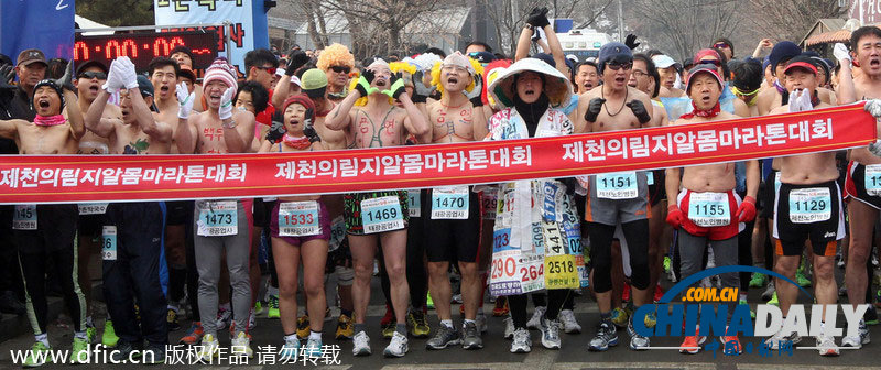 韓國舉行公益“半裸”馬拉松賽 號(hào)召民眾戒煙