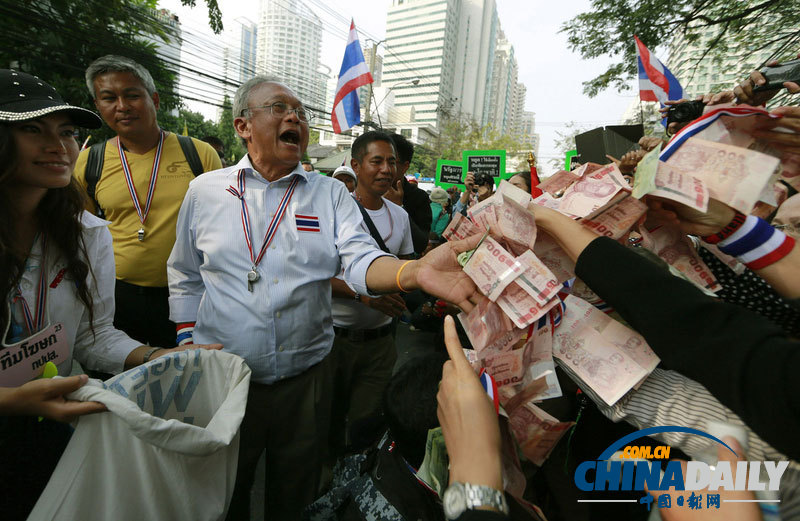 泰反對(duì)派陣營(yíng)日漸壯大 捐款數(shù)到手軟要用麻袋裝