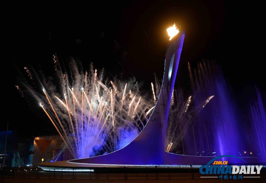 索契冬奧會(huì)開(kāi)幕式:點(diǎn)燃主火炬 禮花盛放