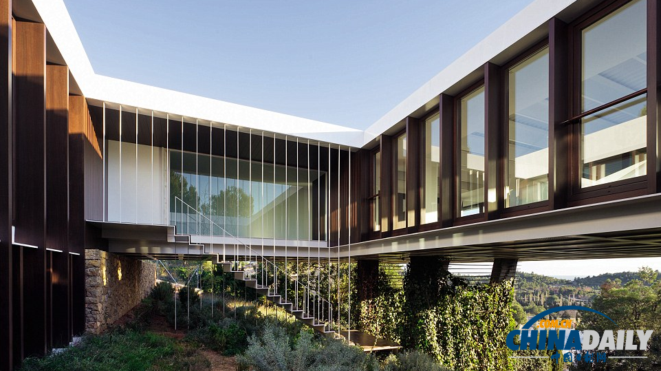 建在山巔或水面:盤點(diǎn)全球設(shè)計(jì)最獨(dú)特的房屋