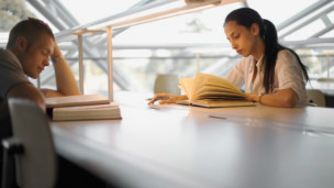 英國哪所大學的學生讀書賣力？