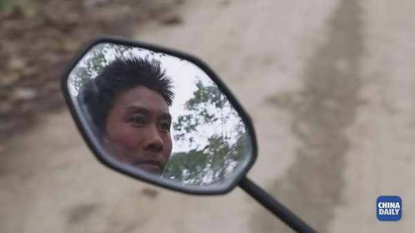 這個先天脊柱彎曲的貴州鐵漢，卻背負(fù)著全村人的脫貧夢 | 解碼中國